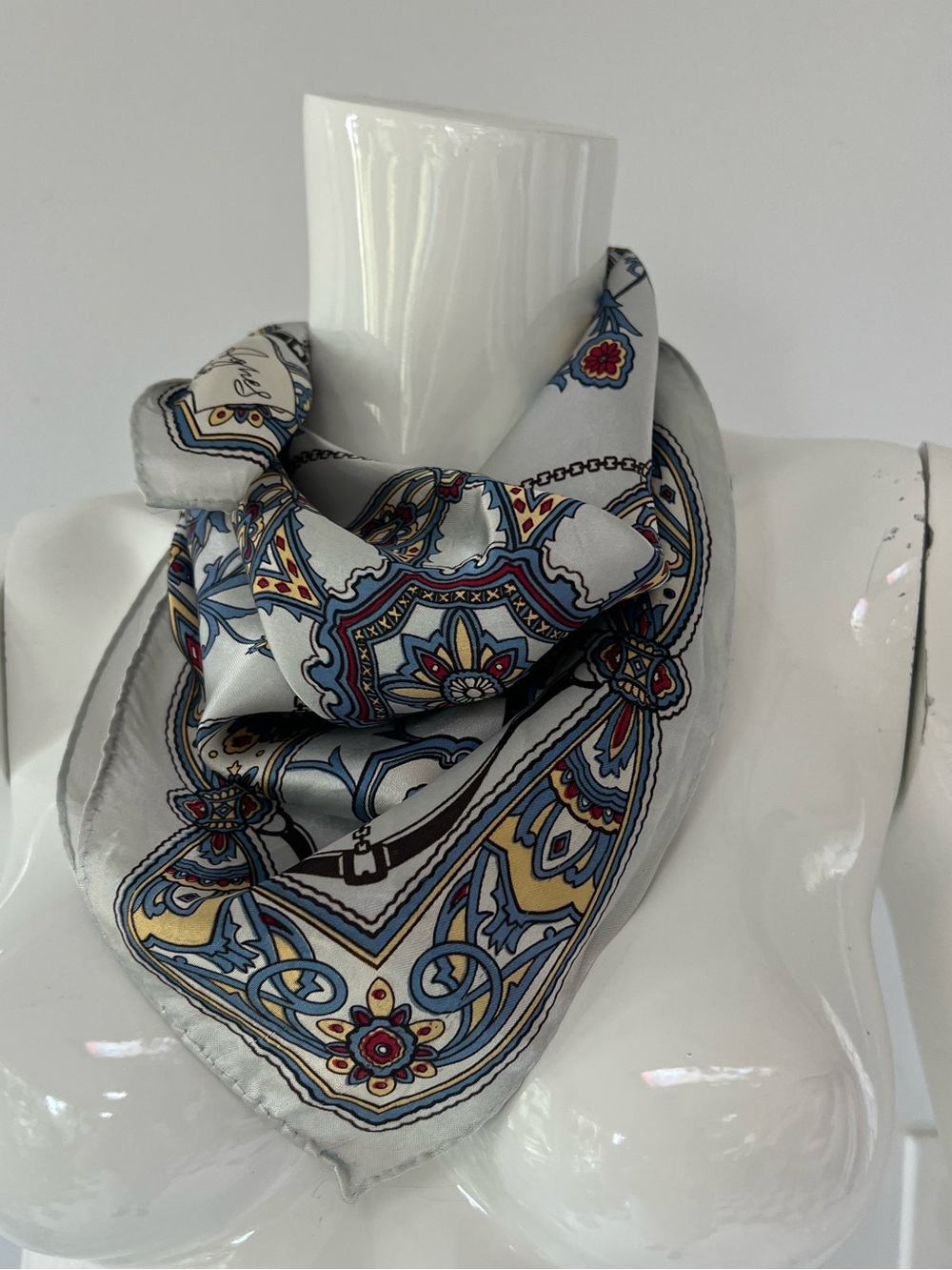 B. Agnès du Paris Square Scarf 25” x 26” Chain Print Satin Feel Bandana - Picture 1 of 5